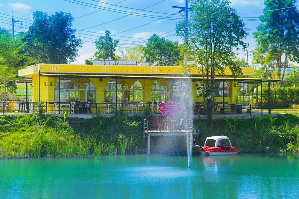 River & Flowers Resort