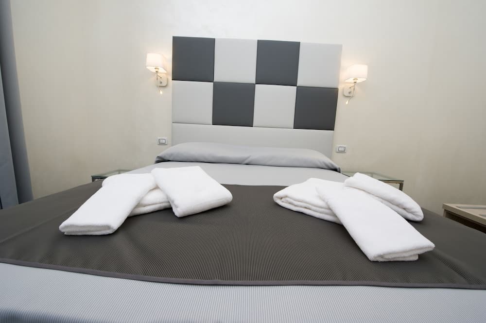 Grey&White B&B
