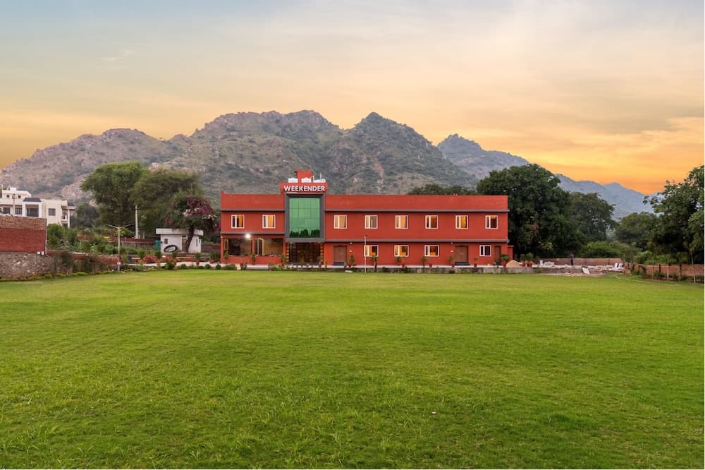 Weekender Resort