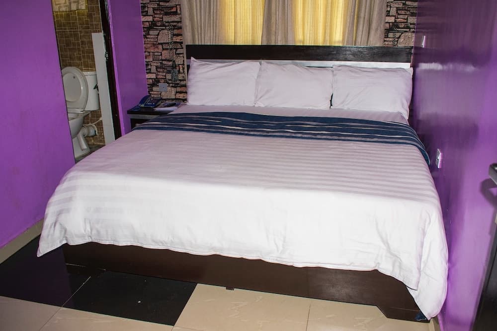 Crestview Hotel & Suites