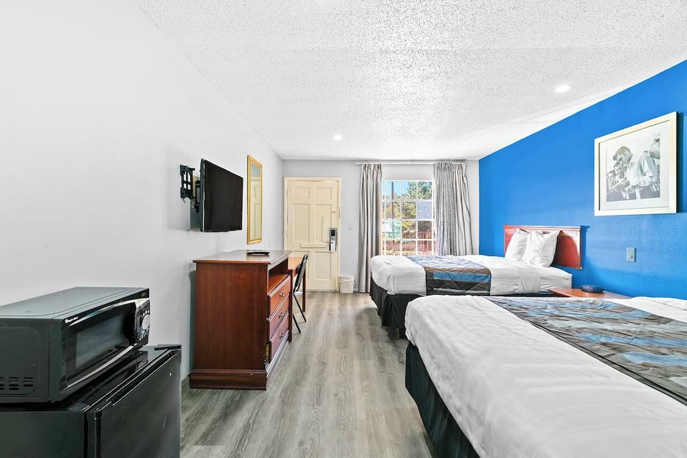 Jeffersonian Motor Inn