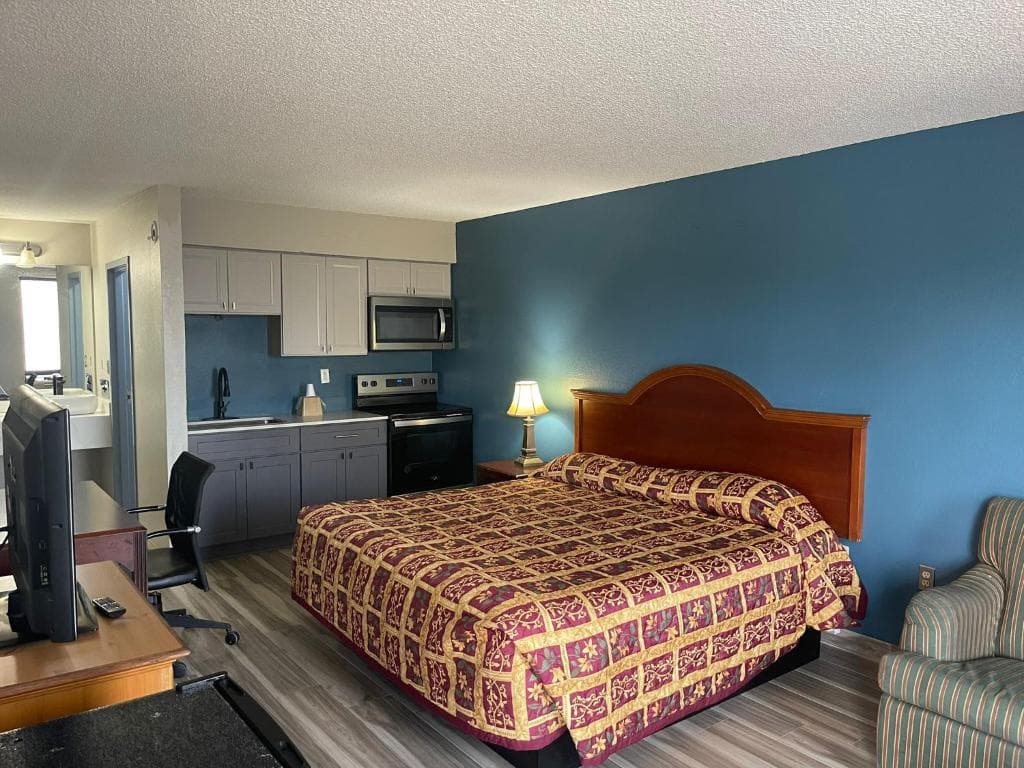 Brookwood Inn