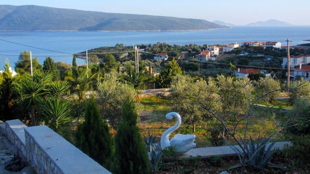 Anatoli Villa
