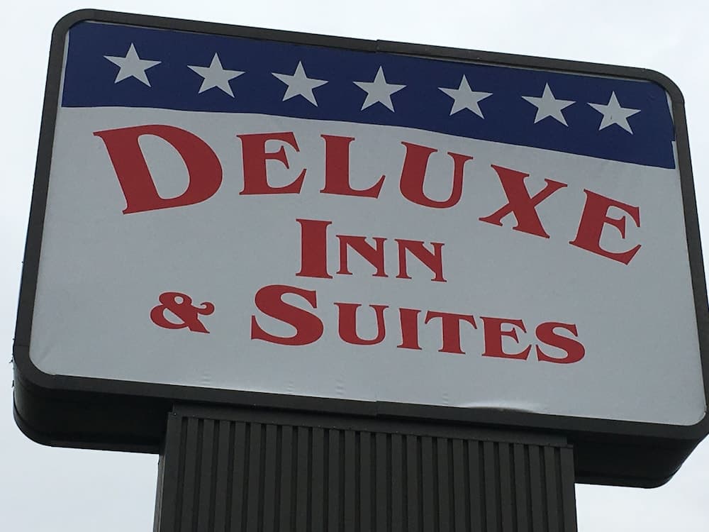 Deluxe Inn & Suites