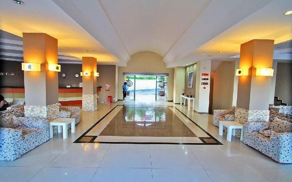 Lighthouse Beach Hotel