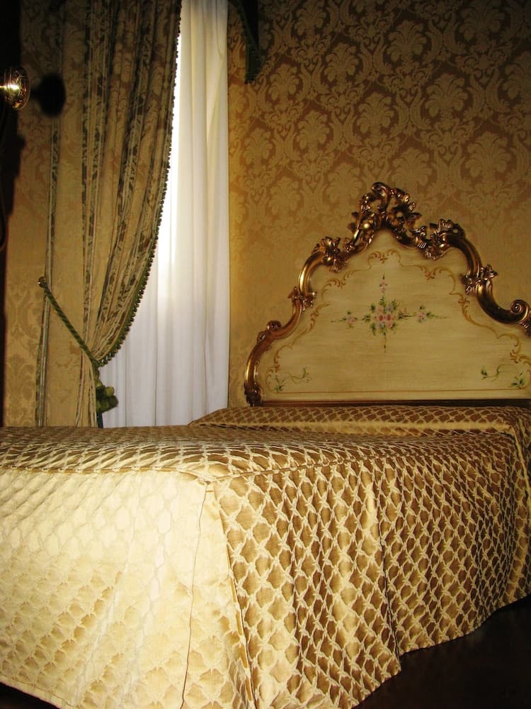 Hotel Belle Epoque