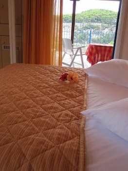 Kavos Hotel
