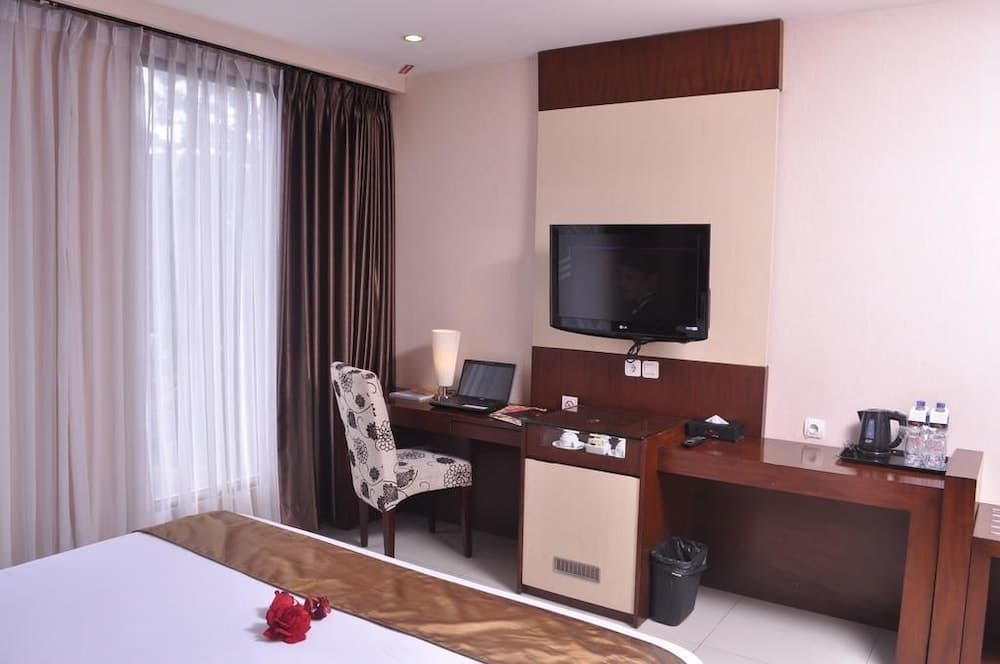 Scarlet Dago Hotel