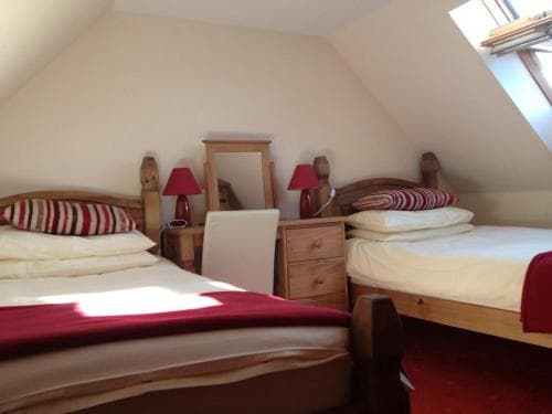 Bed & Breakfast@4