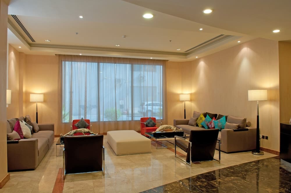 Monroe Hotel & Suites