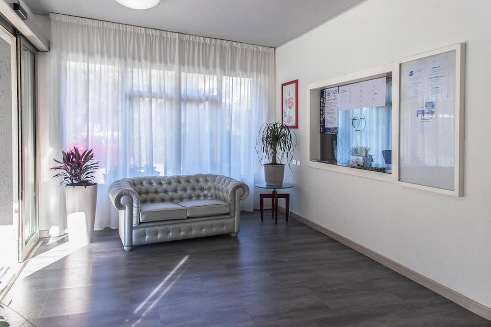 Monica Residence