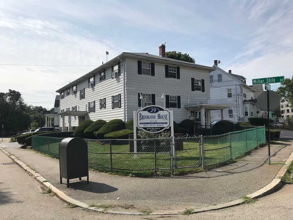 Brookside House Lodging