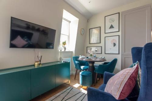 Beautiful Georgian TownHouse + opt parking