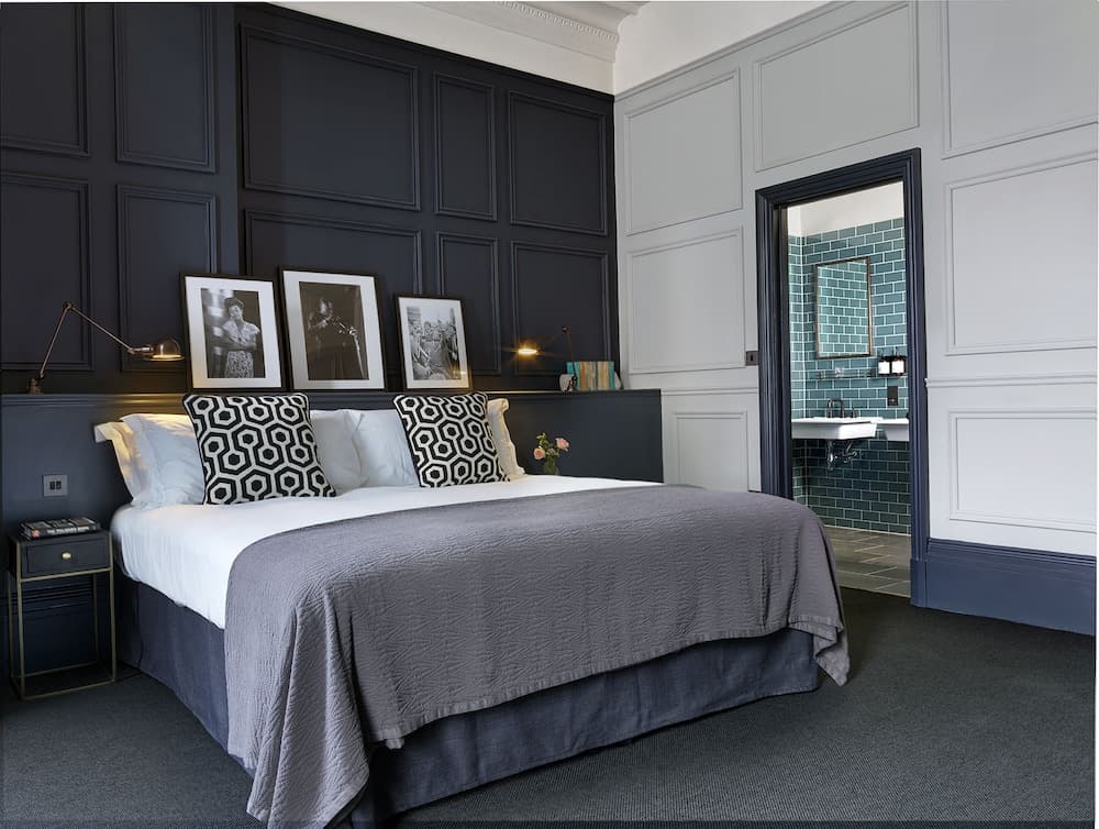 The George Hotel