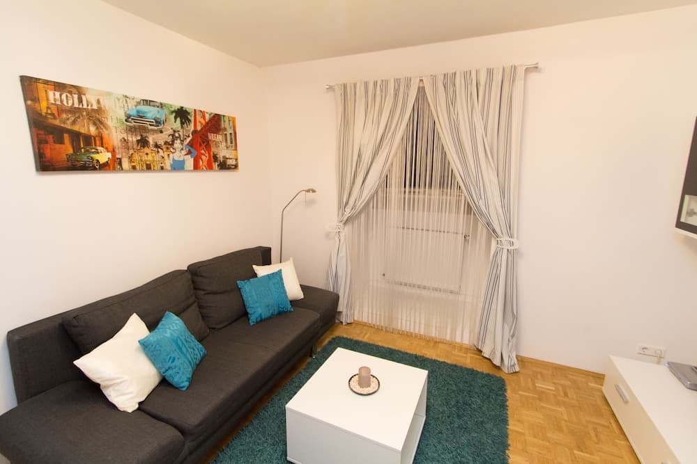 CheckVienna Apartment Josef Kutscha