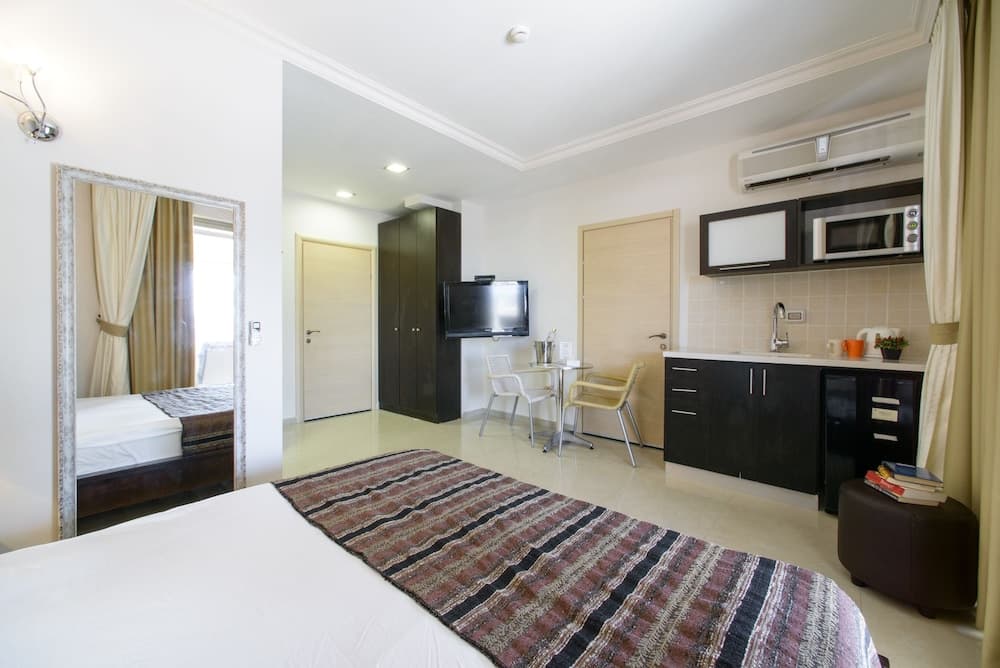 Royalty Suites