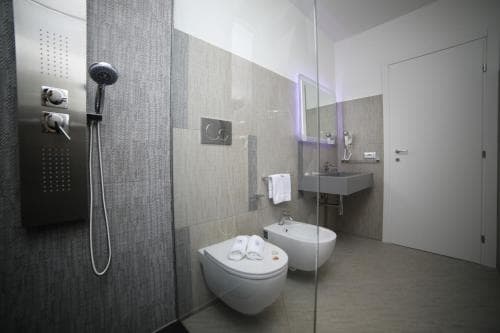 B & B Edonic