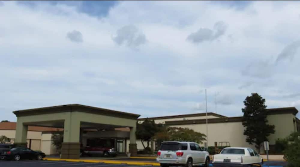 Ramada Montgomery