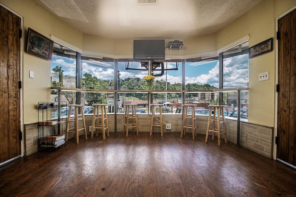 The Mountaineer Inn