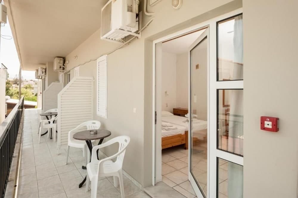 Niriis Hotel