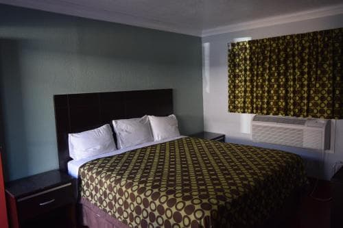 Top Hat Motel