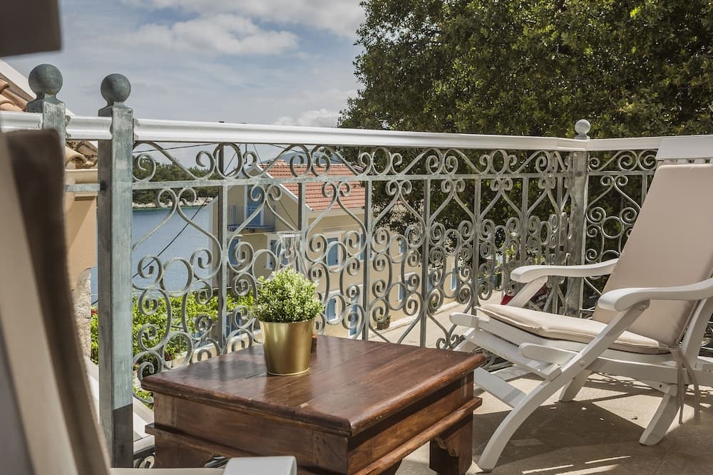 Faros Suites - Adults Only