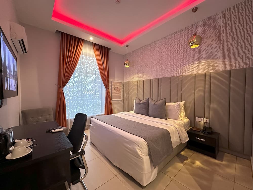 Mayhill Hotel