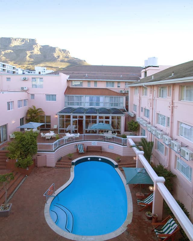 Lady Hamilton Hotel