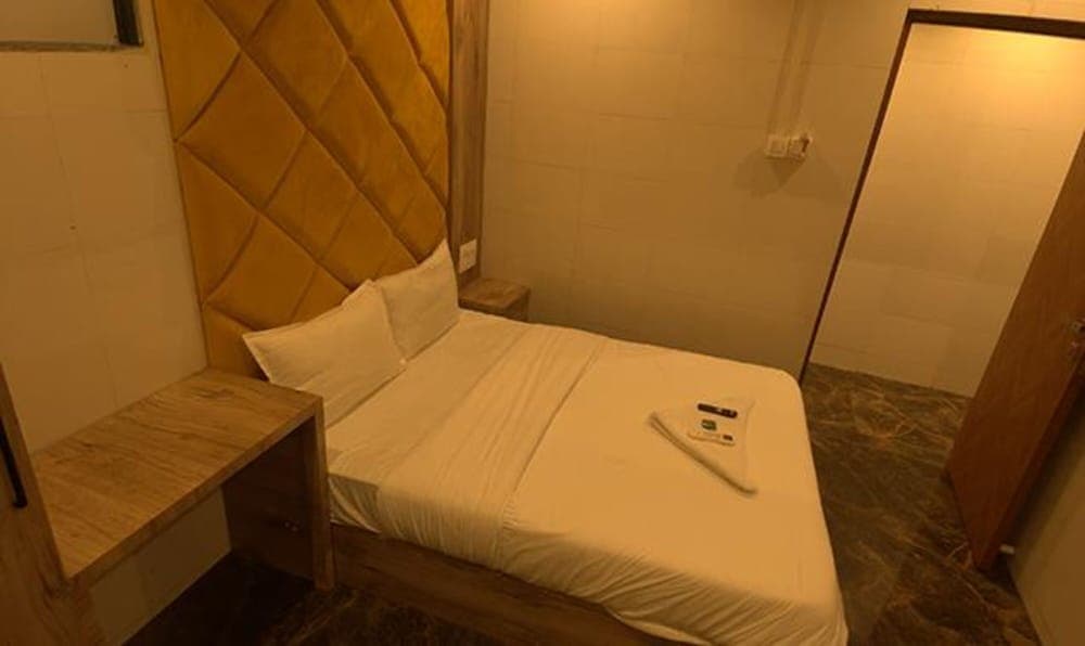 Fabhotel Platinum Inn