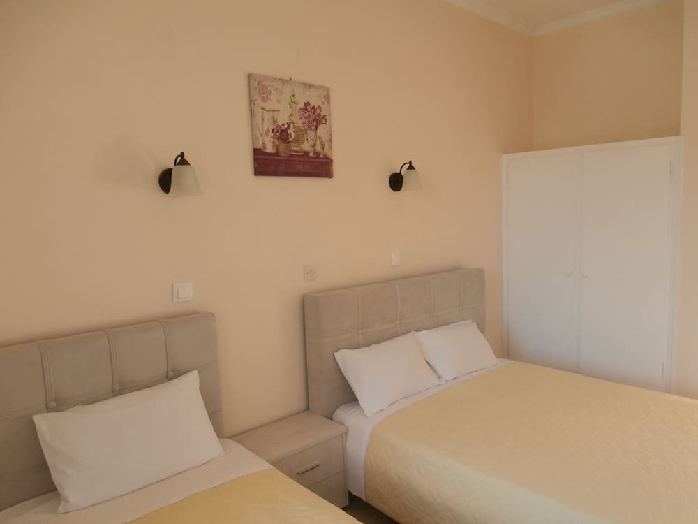 River Studios & Apartments