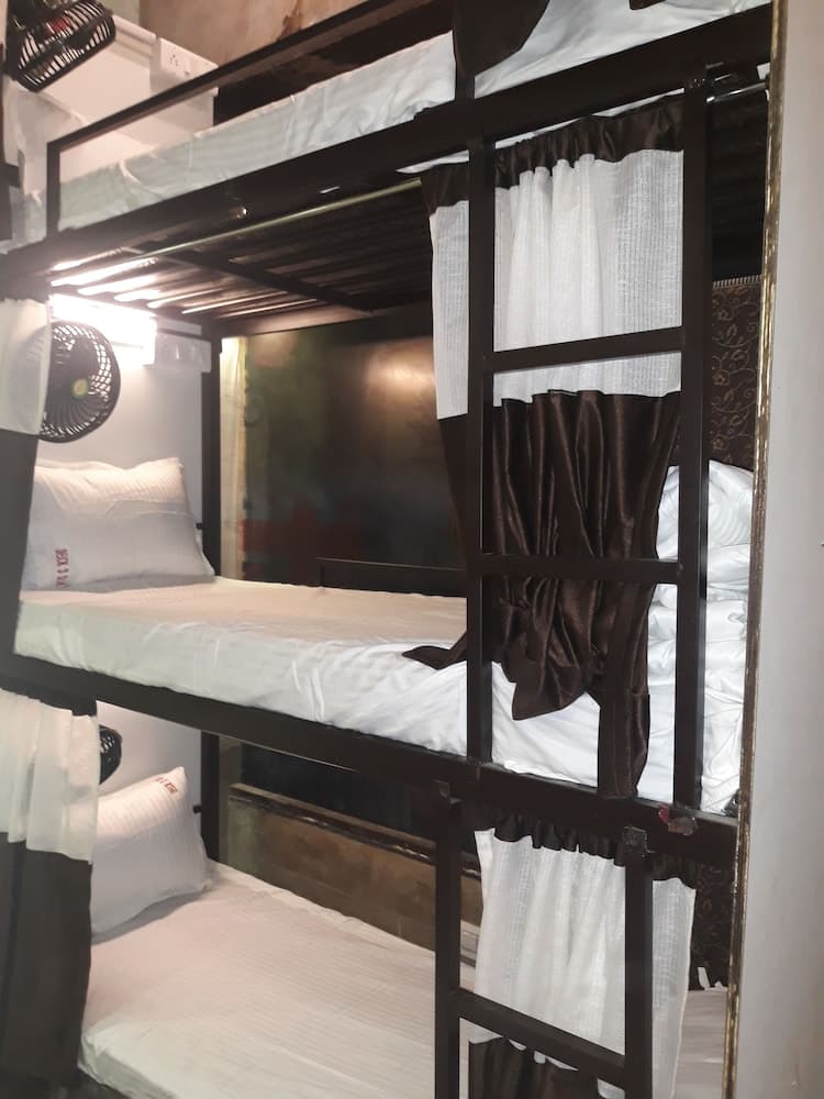 Deck 3 Airport Dormitory