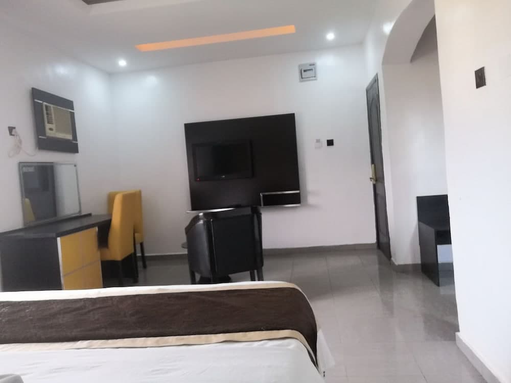 Chalon Suites