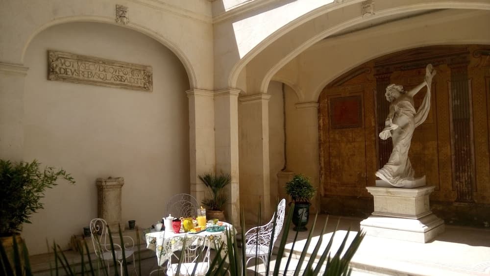 Palais De Luppé