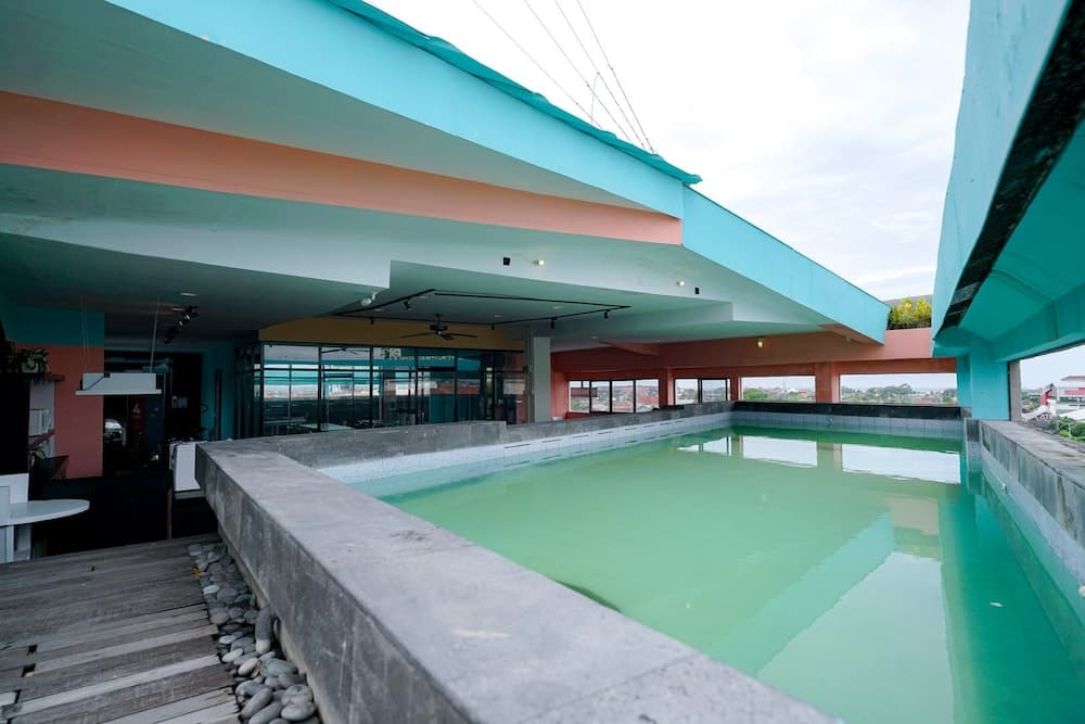 The Sunset Point Hotel