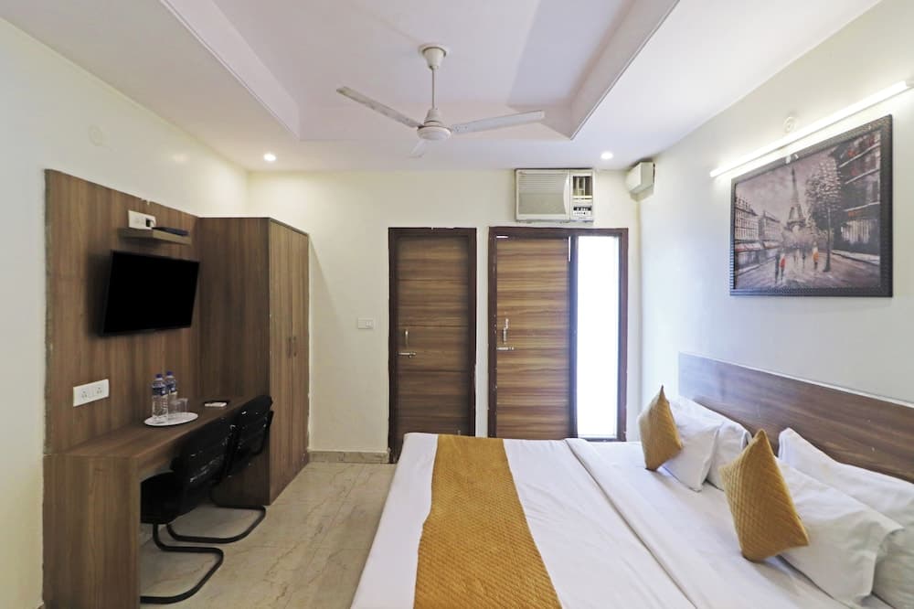 Hotel Mint Residency