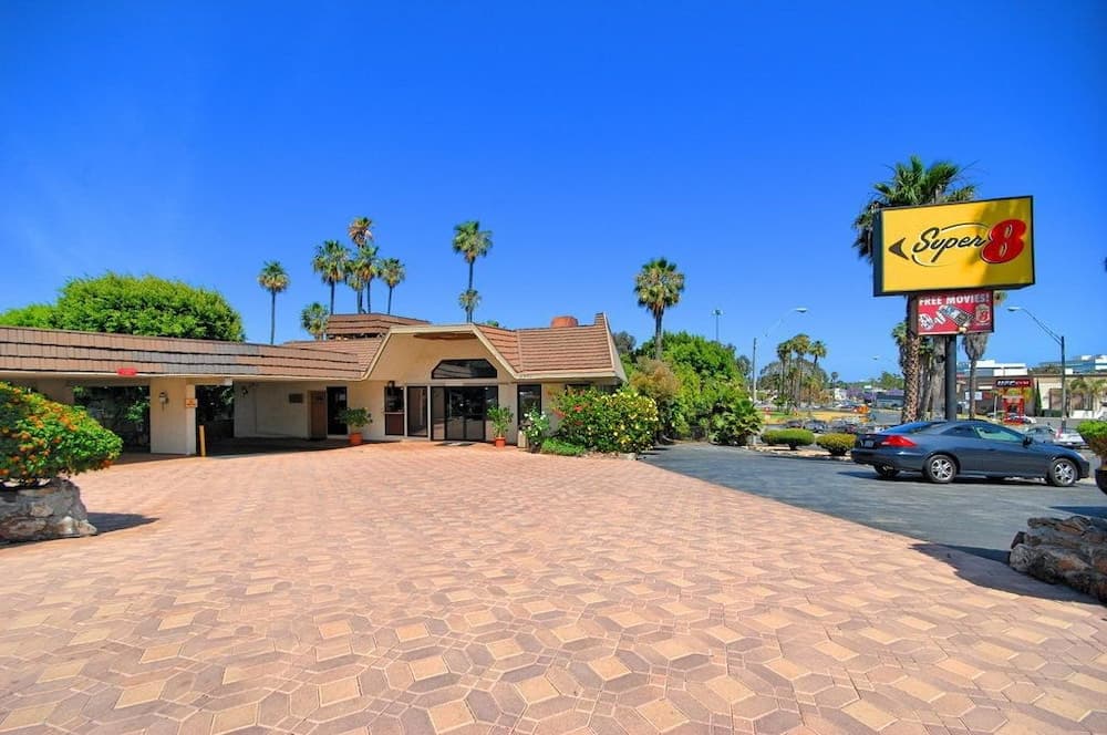 Super 8 Long Beach