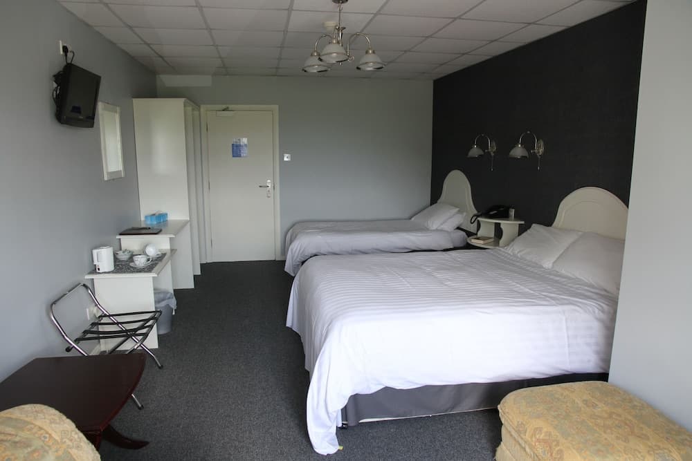 5 Corners Guest Inn