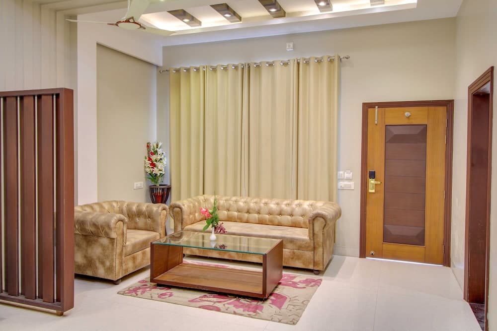 Maulik Mansion Resort
