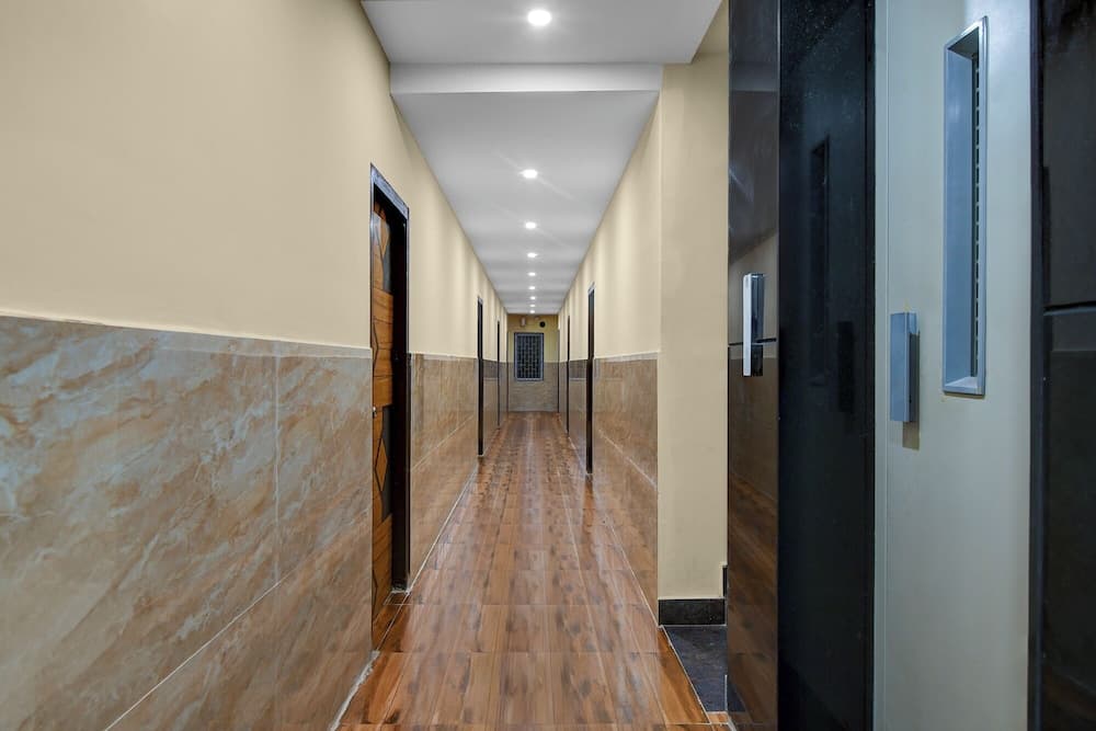 Fabhotel Star Light B