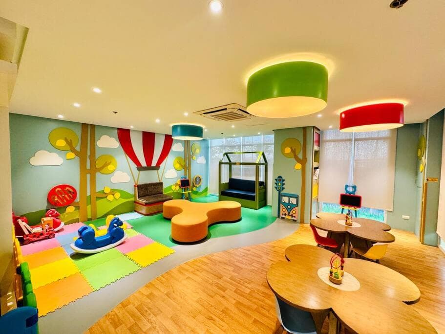 18 Warm Studio Oasis
