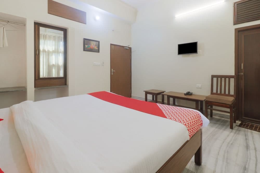 OYO 24535 Hotel Payas