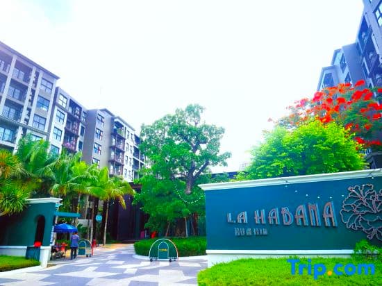 Lahabana Huahin by Moji