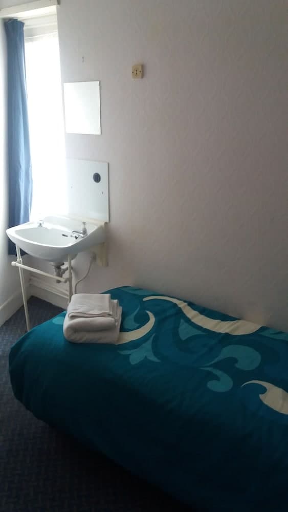 Crompton Hotel