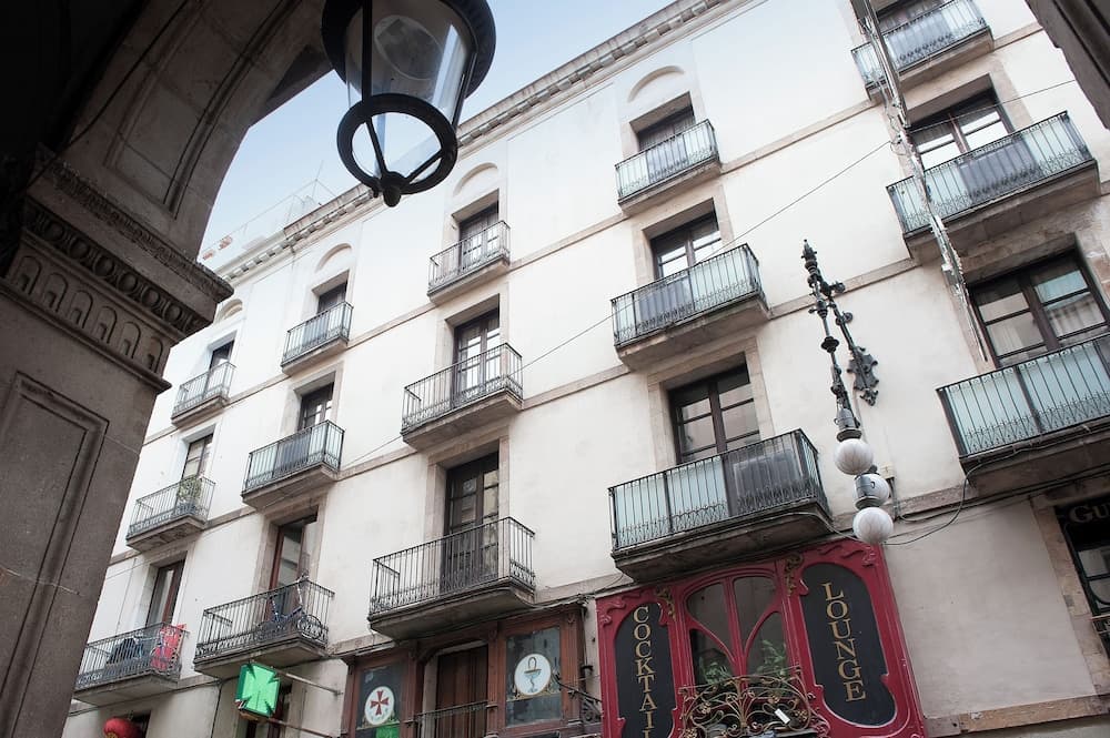 Aspasios Plaza Real Apartments