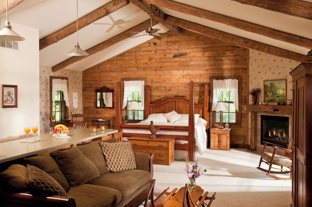 Chanticleer Cabins