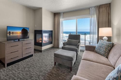 Pelican Shores Inn