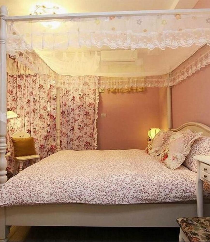 Gloria House