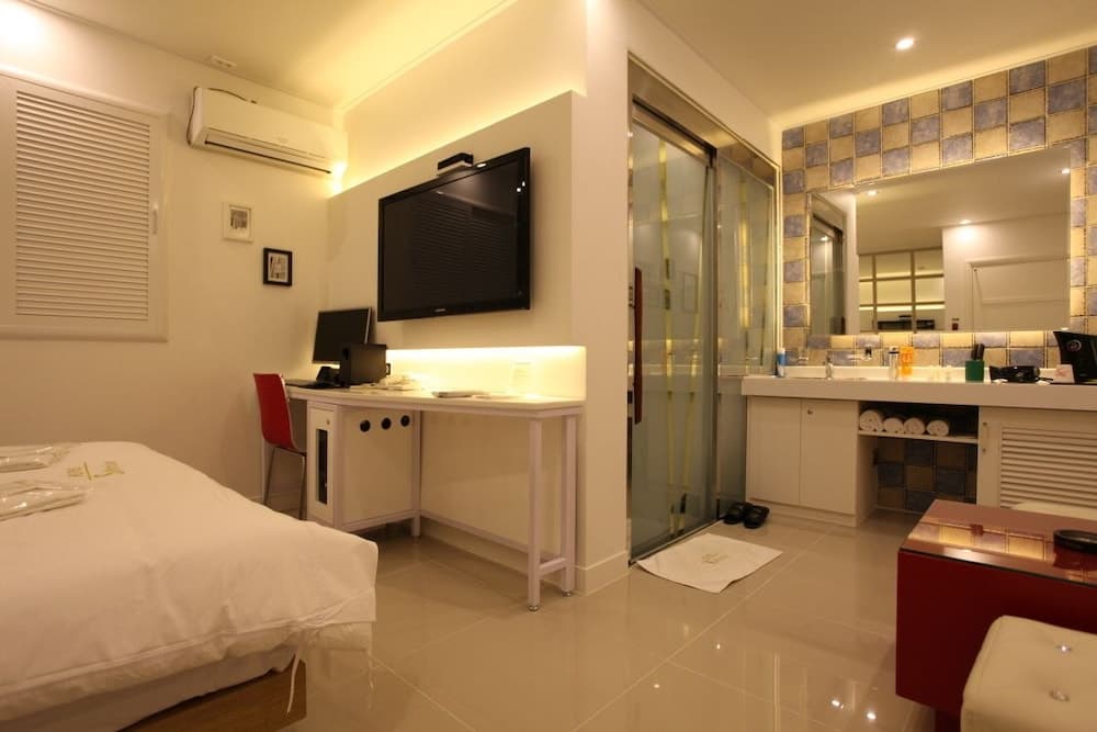 S Petite Hotel