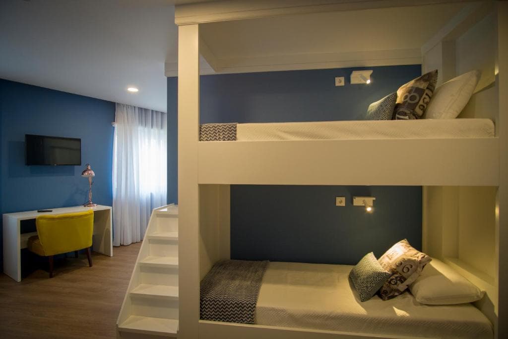 ZIGZAG HOSTEL