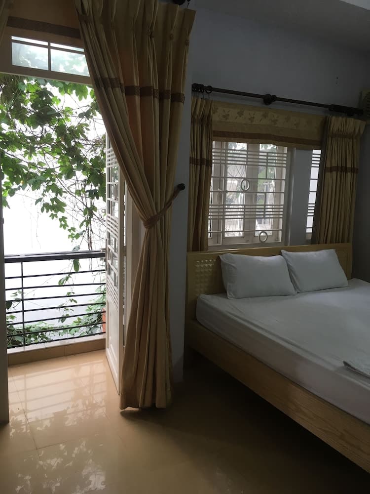 Drop By Saigon Hostel